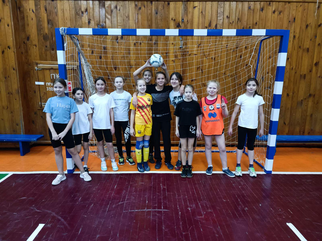 Победа юных футболисток