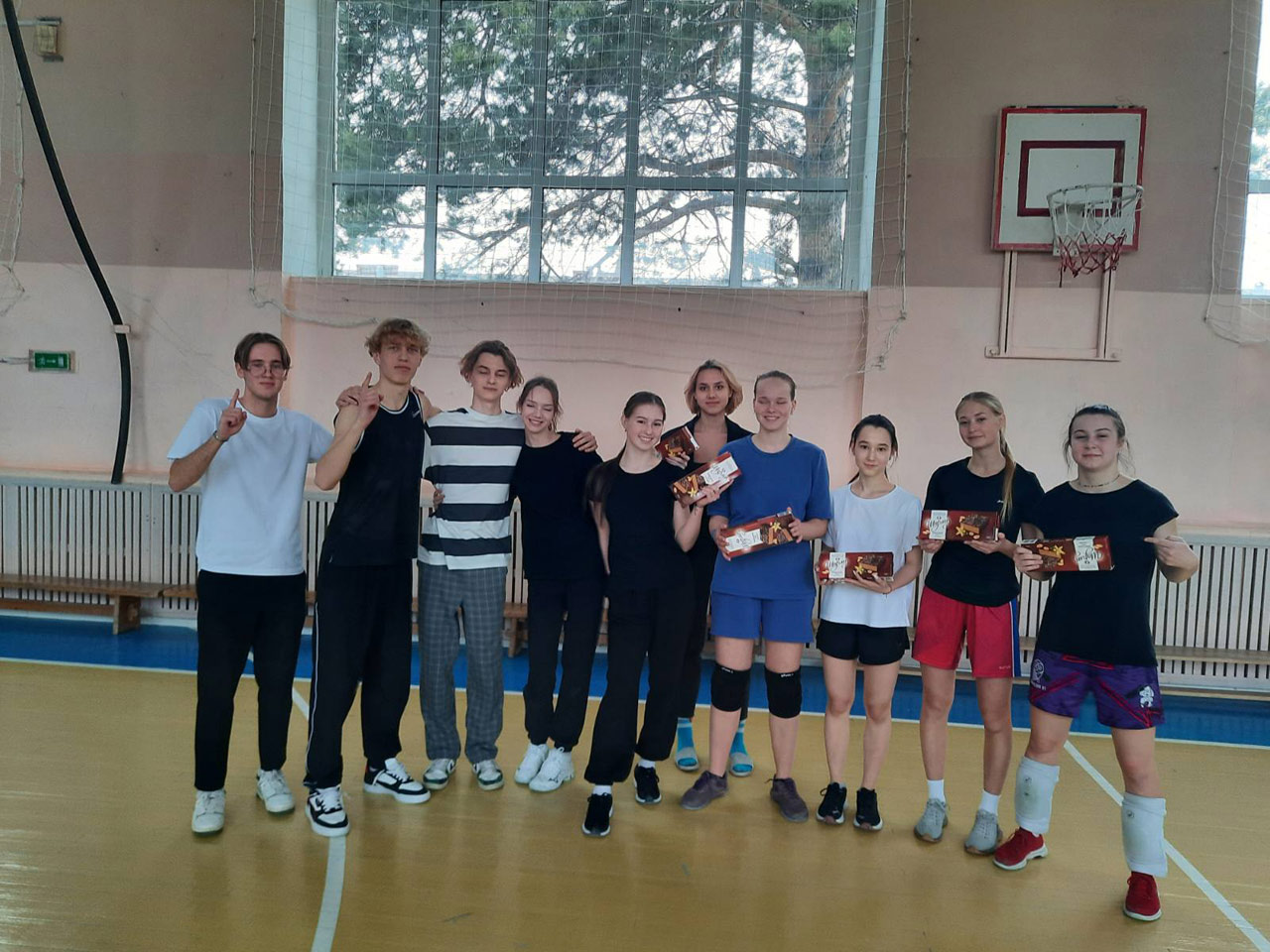 Школьный турнир по волейболу среди девушек